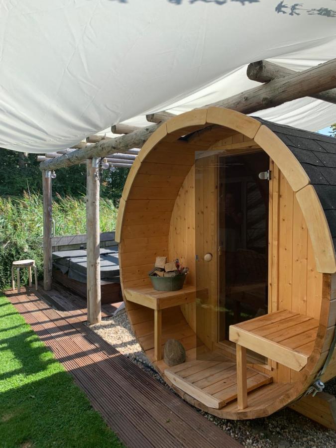 "Zeelandzon" Holiday Home By The Lake With Jacuzzi And Sauna Herkingen Экстерьер фото